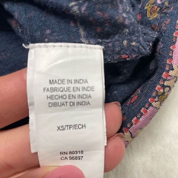 Lucky Brand Top Long Bell Sleeve Size XS Navy Blue Floral - Picture 4 of 9